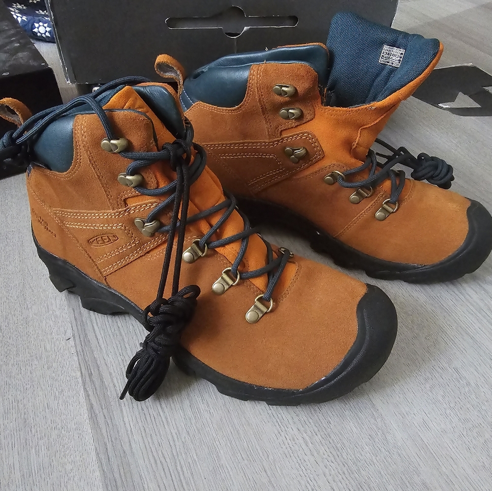 Keen men's boots size US12